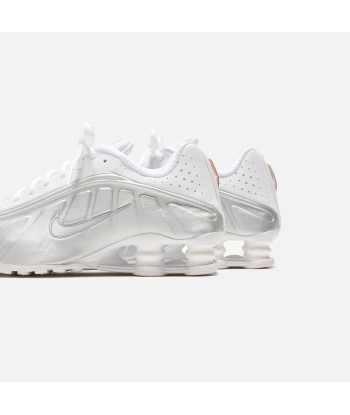 Nike WMNS Shox R4 - White / Metallic Silver / Max Orange / White d'Europe débarque