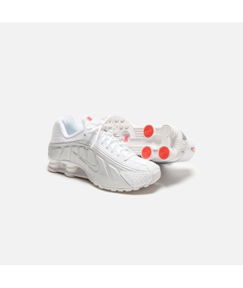 Nike WMNS Shox R4 - White / Metallic Silver / Max Orange / White d'Europe débarque