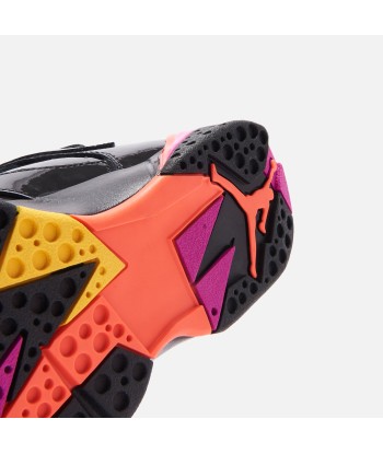 Nike WMNS Air Jordan 7 Retro - Black / Bright Crimson / Anthracite rembourrage situé sous