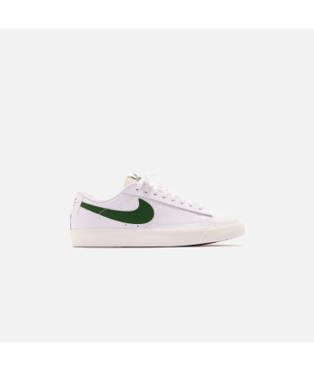 Nike Blazer Low - White / Forest Green / Sail suggérées chez