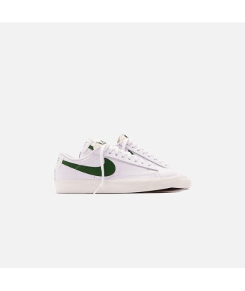 Nike Blazer Low - White / Forest Green / Sail suggérées chez