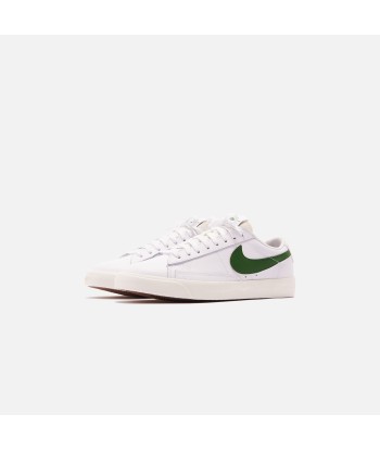 Nike Blazer Low - White / Forest Green / Sail suggérées chez