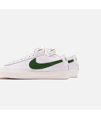 Nike Blazer Low - White / Forest Green / Sail suggérées chez