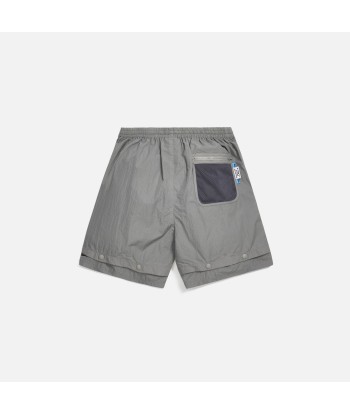 Perks and Mini Action Snap Shell Shorts - Silver plus qu'un jeu 