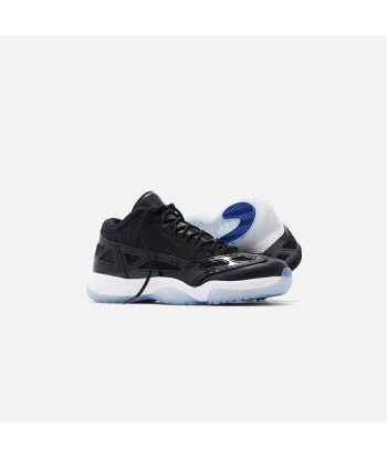 Nike Air Jordan 11 Retro Low LE - Black / Concord White est présent 